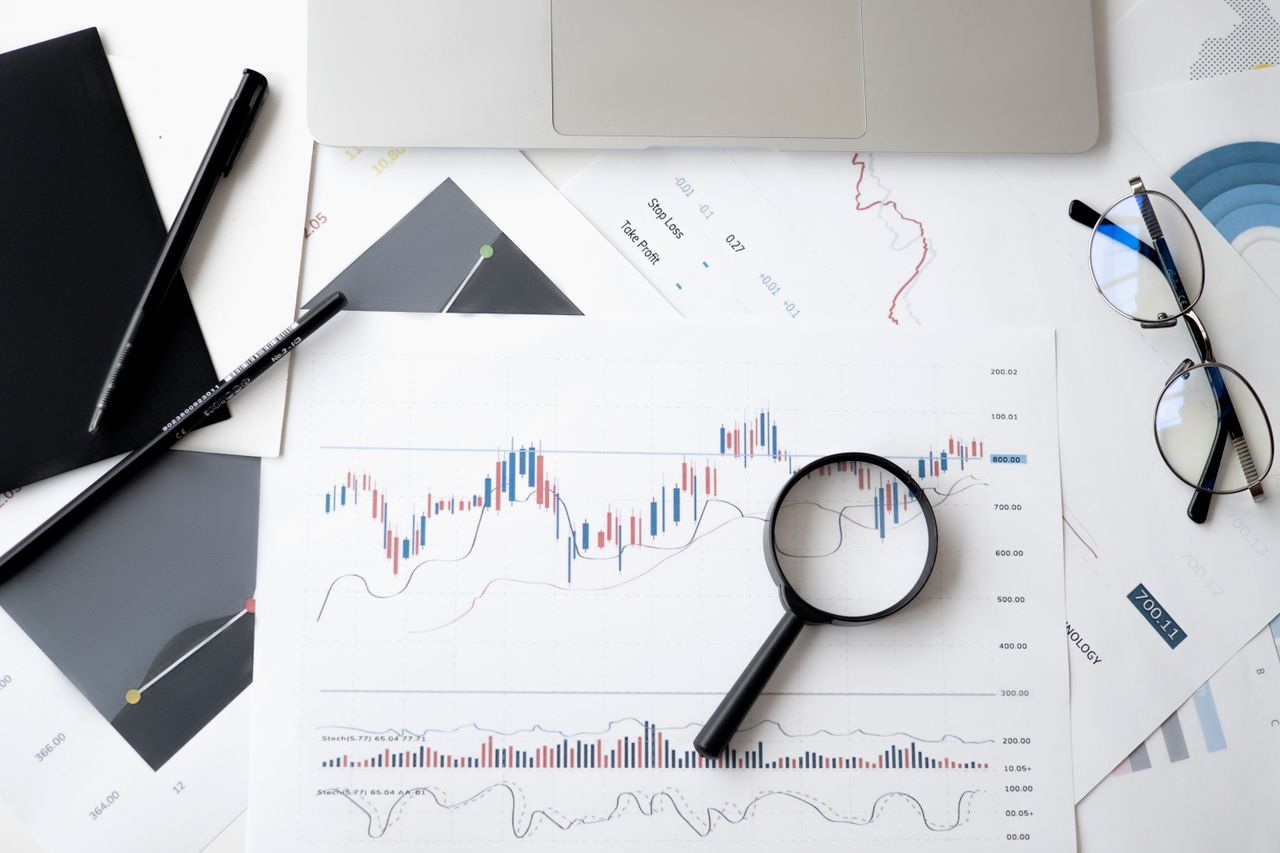 stock market trading analysis e-cigarette industry financial data